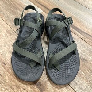 Men’s 11 Chaco sandal in Hunter Green